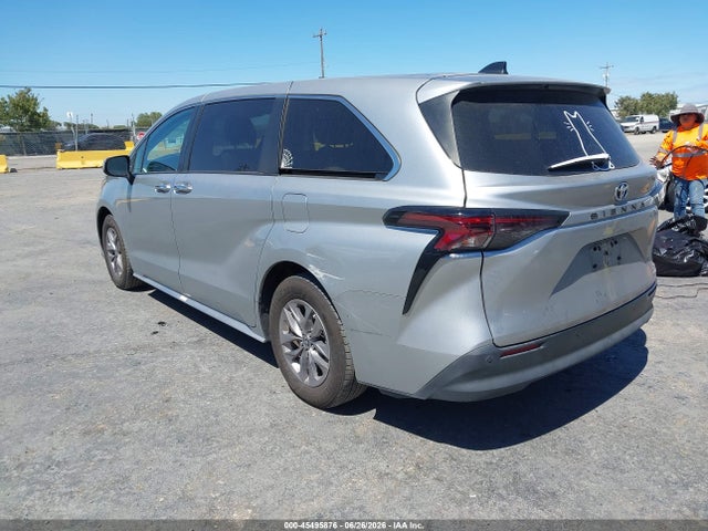 Toyota SIENNA XLE 2023 5TDYRKEC5PS165816 Image 3