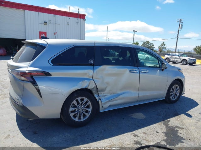 Toyota SIENNA XLE 2023 5TDYRKEC5PS165816 Image 6