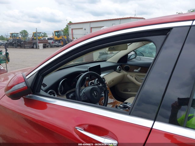 45495978 :رقم المزاد ، 55SWF4JB2GU133885 vin ، 2016 Mercedes-benz C 300 مزاد بيع
