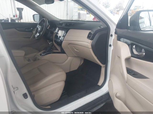 JN8AT2MT5HW403576 Nissan Rogue Sl