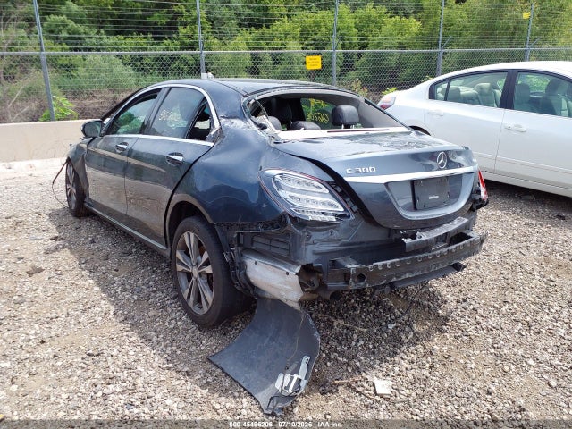 Продаж на аукціоні авто 2015 Mercedes-benz C 300 4matic, vin: 55SWF4KB2FU051930, номер лоту: 45496206