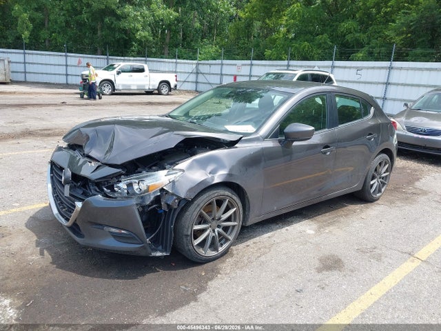 Mazda Mazda3 Touring 2018 3MZBN1L31JM209040 Image 2