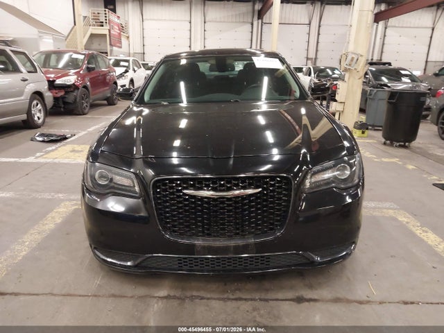 45496455 :رقم المزاد ، 2C3CCAAG4JH275586 vin ، 2018 Chrysler 300 Touring مزاد بيع