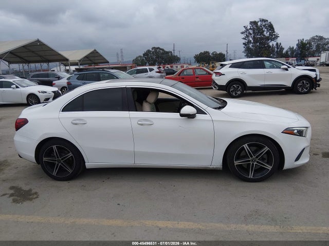 W1K3G4EBXNJ324770 Mercedes-Benz A 220