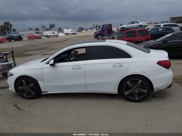 W1K3G4EBXNJ324770 Mercedes-Benz A 220