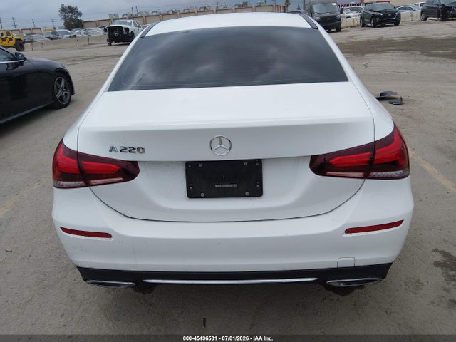 W1K3G4EBXNJ324770 Mercedes-Benz A 220