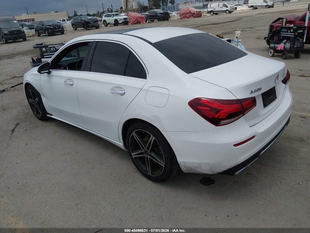 W1K3G4EBXNJ324770 Mercedes-Benz A 220