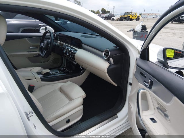 W1K3G4EBXNJ324770 Mercedes-Benz A 220