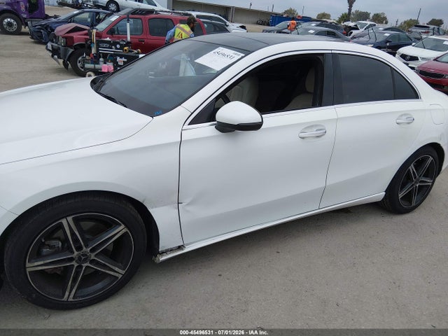 W1K3G4EBXNJ324770 Mercedes-Benz A 220