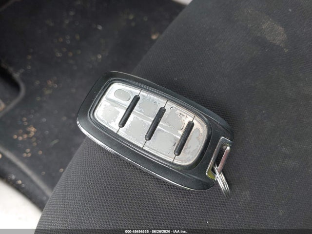 2C4RC1CG6NR131105 Chrysler Voyager Lx
