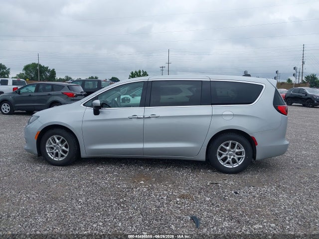 2C4RC1CG6NR131105 Chrysler Voyager Lx