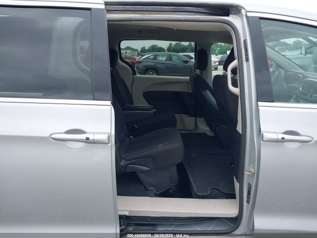 2C4RC1CG6NR131105 Chrysler Voyager Lx