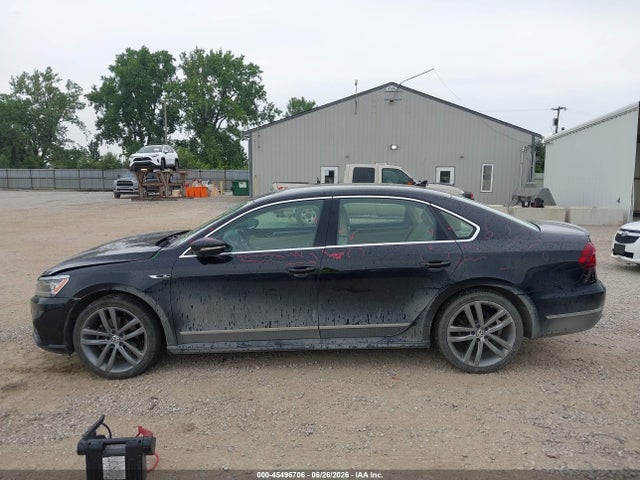 Продажа на аукционе авто 2017 Volkswagen Passat 1.8t R-line, vin: 1VWDT7A31HC080264, номер лота: 45496706