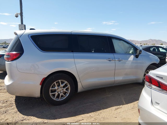 Chrysler Pacifica Touring L 2024 2C4RC1BG7RR146199 Image 13