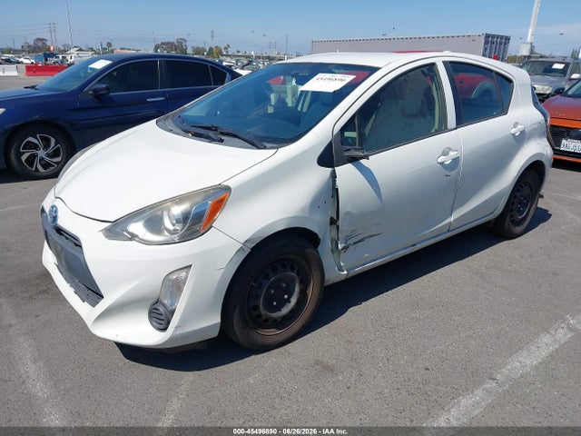 Toyota Prius C One 2015 JTDKDTB32F1109603 Image 2