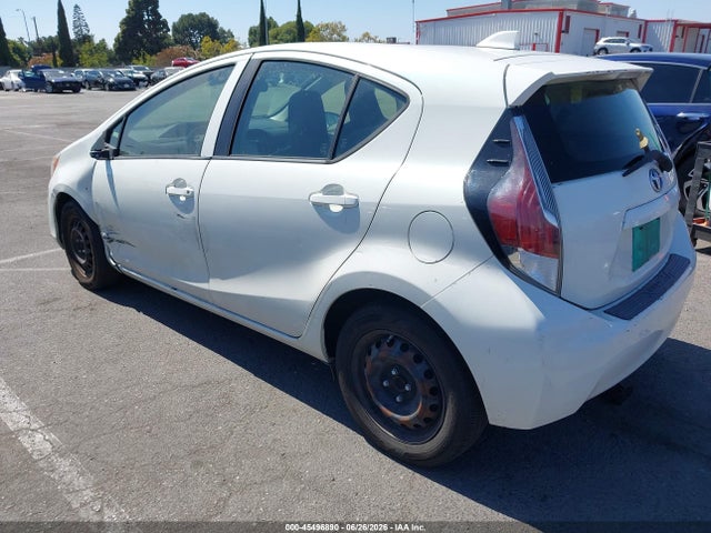 Toyota Prius C One 2015 JTDKDTB32F1109603 Image 3