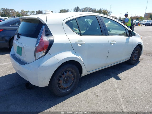 Toyota Prius C One 2015 JTDKDTB32F1109603 Image 4