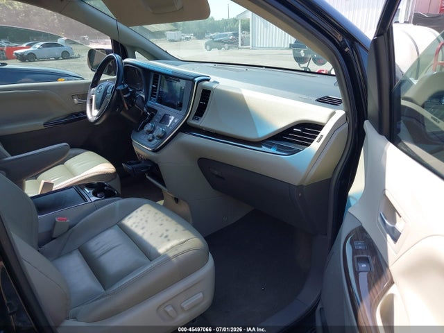 Продажа на аукционе авто 2017 Toyota Sienna Xle 8 Passenger, vin: 5TDYZ3DCXHS768818, номер лота: 45497066