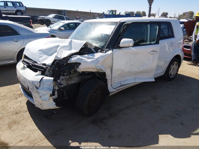 Scion XB 2014 JTLZE4FE8EJ052727 Image 2