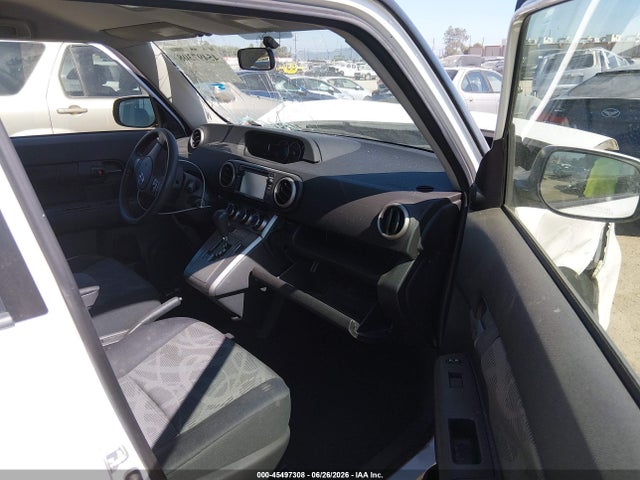 Scion XB 2014 JTLZE4FE8EJ052727 Image 5