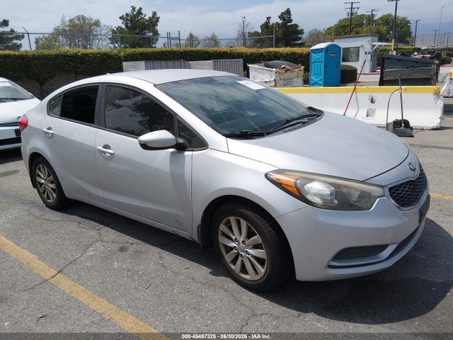 2016 KNAFK4A69G5616868 zdjęcie główne