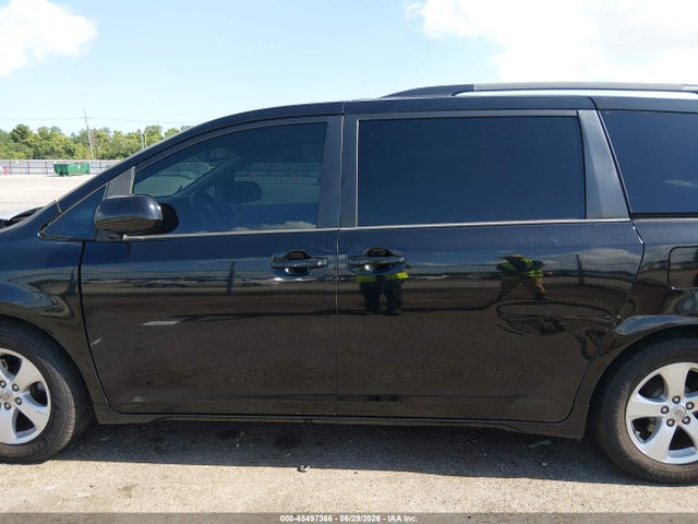 Toyota Sienna Le 8 Passenger 2015 5TDKK3DC8FS660818 Image 14