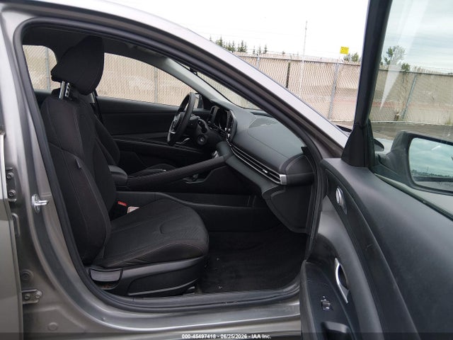 KMHLL4AG9PU548875 Hyundai ELANTRA SE