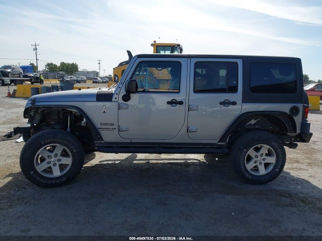 1C4BJWDG5GL179547 Jeep Wrangler Unlimited Sport
