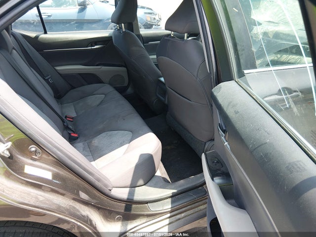 45497597 :رقم المزاد ، 4T1B11HK1JU598932 vin ، 2018 Toyota Camry Le مزاد بيع