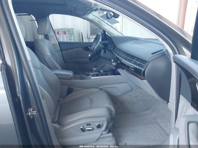 Audi Q7 3.0t Premium 2018 WA1VAAF76JD037846 Image 5