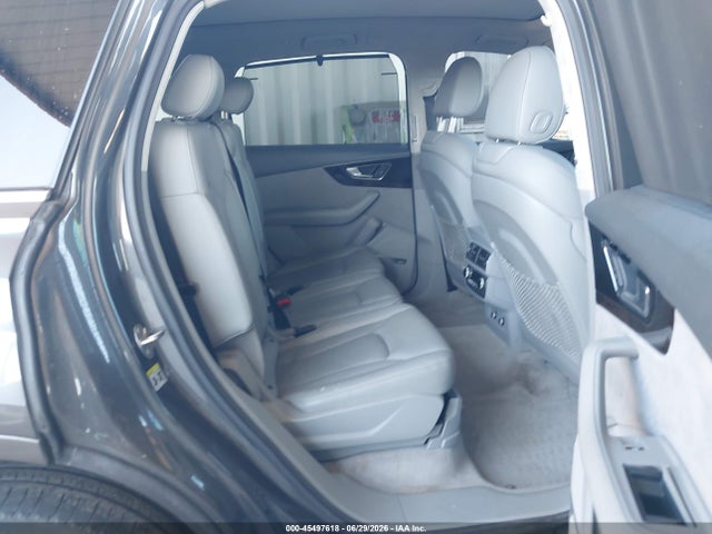 Audi Q7 3.0t Premium 2018 WA1VAAF76JD037846 Image 8