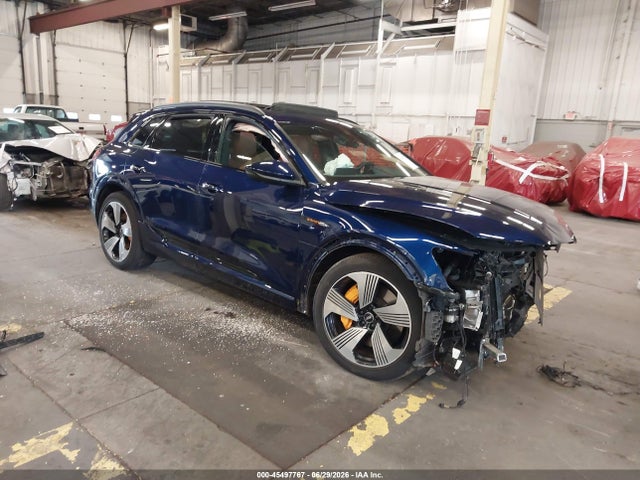 45497767 :رقم المزاد ، WA1LABGE6NB007418 vin ، 2022 Audi E-tron Premium Plus Quattro مزاد بيع