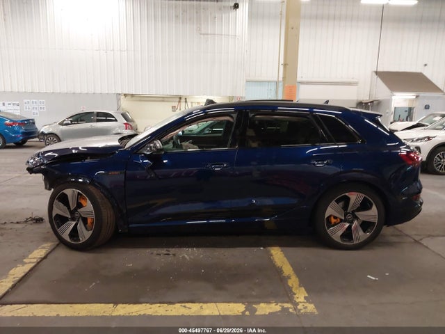 Продаж на аукціоні авто 2022 Audi E-tron Premium Plus Quattro, vin: WA1LABGE6NB007418, номер лоту: 45497767