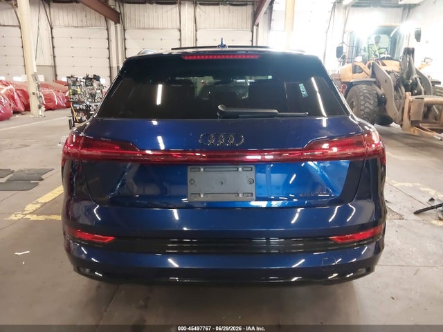 Продаж на аукціоні авто 2022 Audi E-tron Premium Plus Quattro, vin: WA1LABGE6NB007418, номер лоту: 45497767