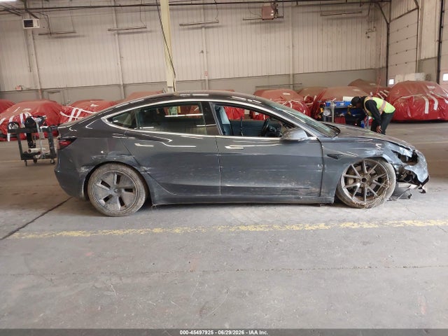 Tesla Model 3 Long Range/mid Range 2018 5YJ3E1EA9JF158037 Image 11