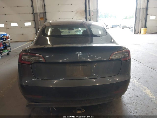 Tesla Model 3 Long Range/mid Range 2018 5YJ3E1EA9JF158037 Image 14