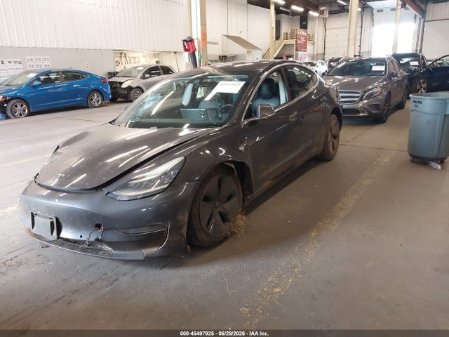 Tesla Model 3 Long Range/mid Range 2018 5YJ3E1EA9JF158037 Image 2