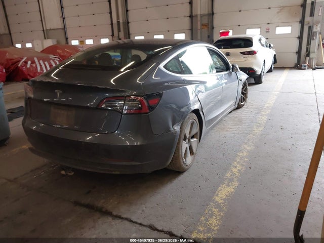 Tesla Model 3 Long Range/mid Range 2018 5YJ3E1EA9JF158037 Image 4