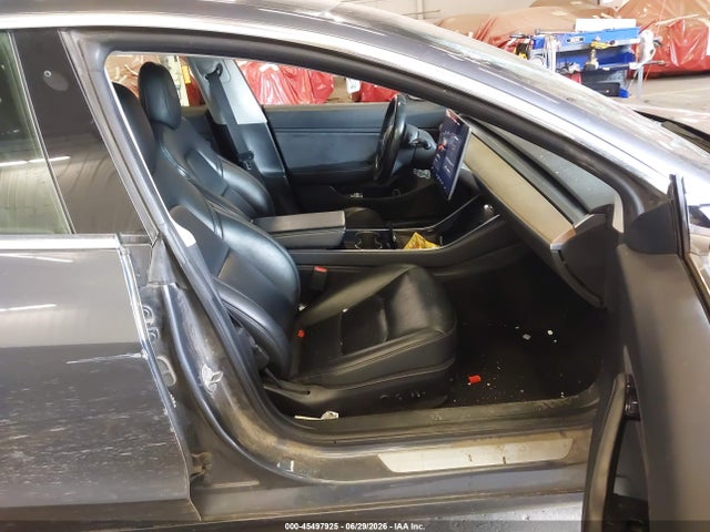 Tesla Model 3 Long Range/mid Range 2018 5YJ3E1EA9JF158037 Image 5