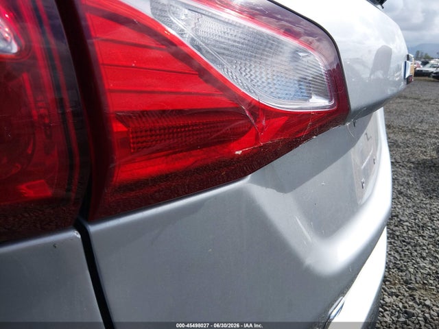 3GNAXUEU2JL176790 Chevrolet EQUINOX LT