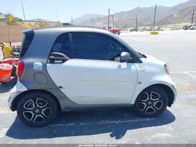 Smart Fortwo Electric Drive Passion 2018 WMEFJ9BA2JK326410 Image 13