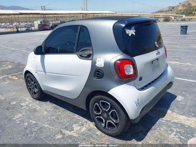 Smart Fortwo Electric Drive Passion 2018 WMEFJ9BA2JK326410 Image 3