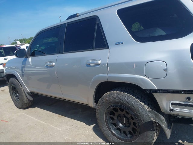45498212 :رقم المزاد ، JTEMU5JR5M5905256 vin ، 2021 Toyota 4runner Sr5 مزاد بيع