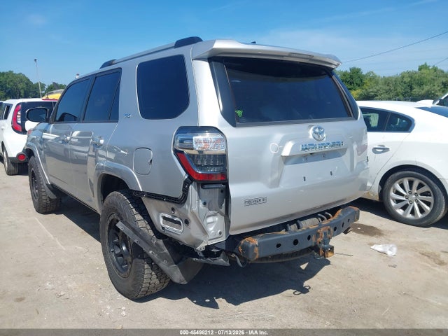 45498212 :رقم المزاد ، JTEMU5JR5M5905256 vin ، 2021 Toyota 4runner Sr5 مزاد بيع