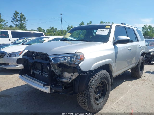 45498212 :رقم المزاد ، JTEMU5JR5M5905256 vin ، 2021 Toyota 4runner Sr5 مزاد بيع