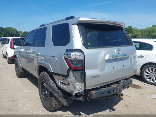 45498212 :رقم المزاد ، JTEMU5JR5M5905256 vin ، 2021 Toyota 4runner Sr5 مزاد بيع
