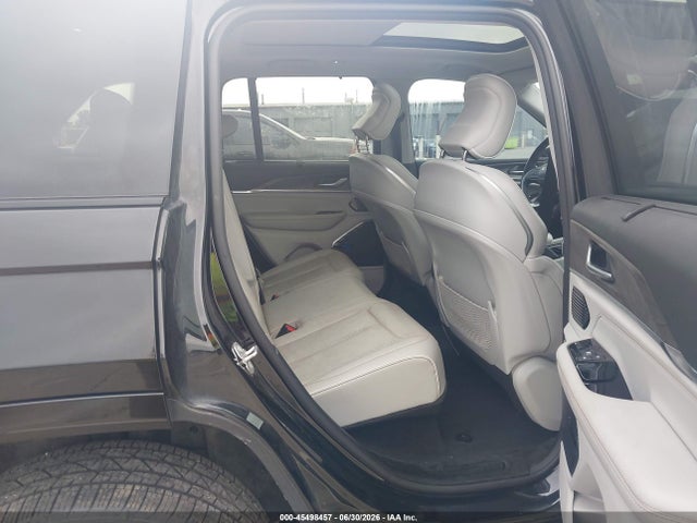 1C4RJHDG5N8562043 Jeep Grand Cherokee Overland 4x4