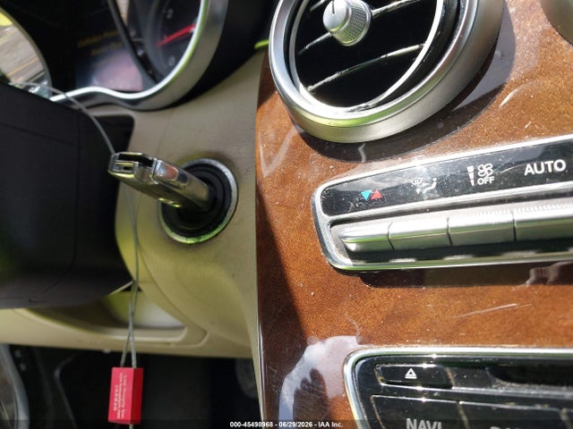 45498968 :رقم المزاد ، 55SWF4KB1FU004677 vin ، 2015 Mercedes-benz C 300 4matic مزاد بيع