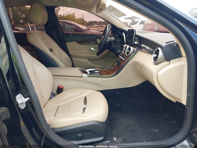 45498968 :رقم المزاد ، 55SWF4KB1FU004677 vin ، 2015 Mercedes-benz C 300 4matic مزاد بيع