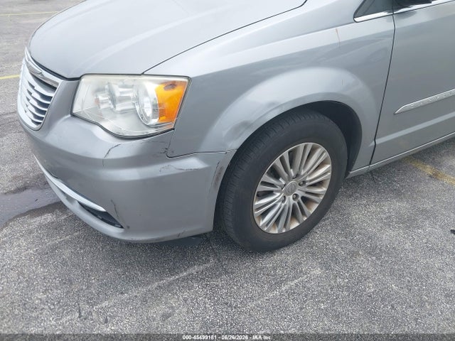 2015 Chrysler Town & Country Touring-l მანქანა იყიდება აუქციონზე, vin: 2C4RC1CG1FR673620, აუქციონის ნომერი: 45499181
